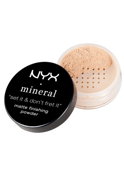 NYX Mineral Finishing Powder