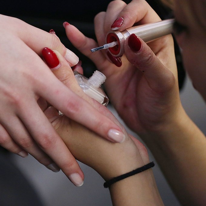 /media/17001/how-to-remove-a-gel-manicure-s.jpg