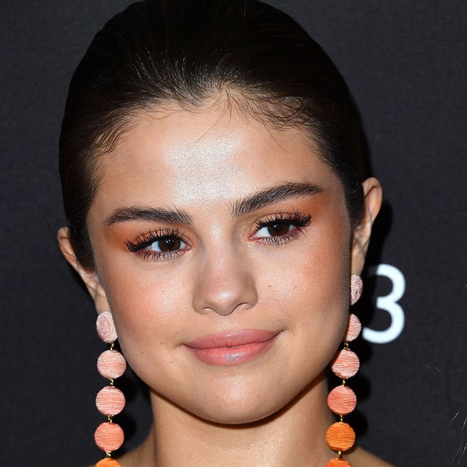 Selena Gomez coral lipstick