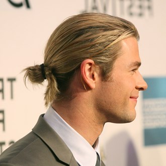 /media/2067/how-to-man-bun-main-square.jpg