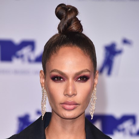 How-To: Burgundy Eye Makeup - Joan Smalls