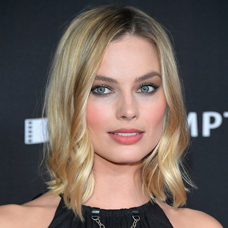 2017 Coolest Cuts & How To Style Them Like A Celeb - Margot Robbie