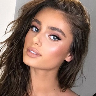 Taylor Hill - liquid eyeliner