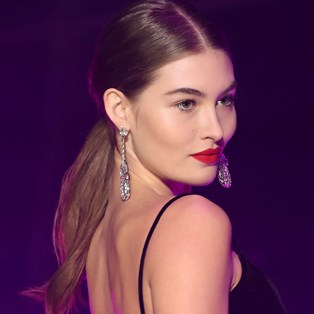 Hair How-To: Sleek Low Ponytail