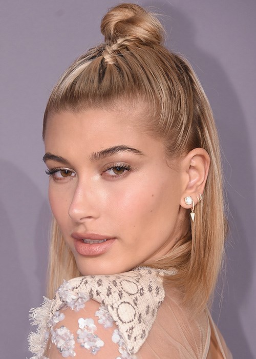 The cool-girl half-up braided bun - Hailey Baldwin