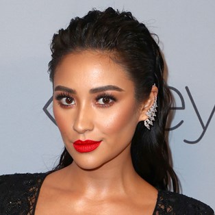 Shay Mitchell red lipstick 