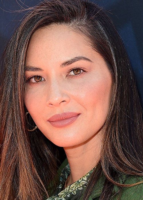 Olivia Munn wears purple eyeshadow