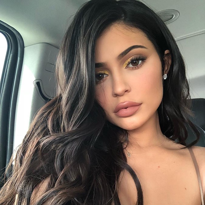 5 Reasons To Try This Gold Eyeshadow Trend Immediately - Kylie Jenner