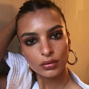 Emily Ratajkowski easy hack for fake freckles