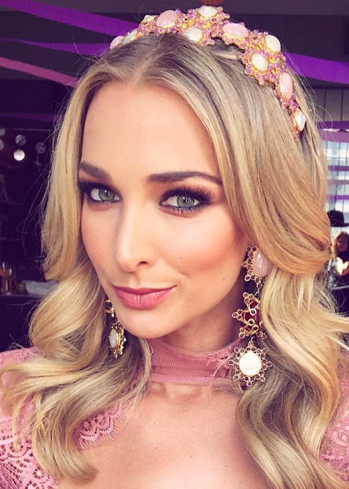 Anna Heinrich's unexpected wedding hairstyle