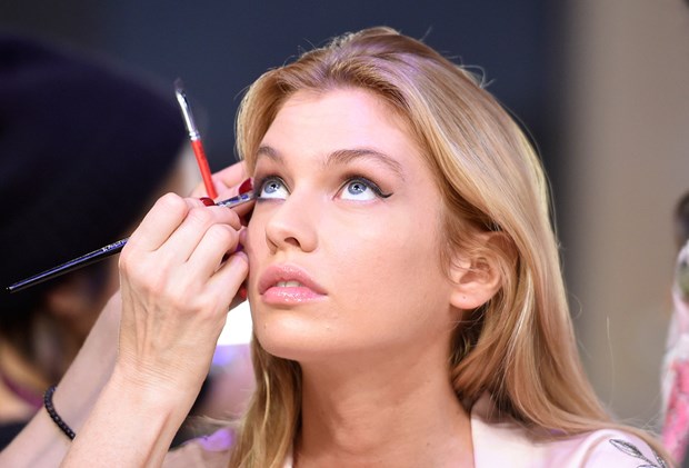 Stella Maxwell makeup eyeliner