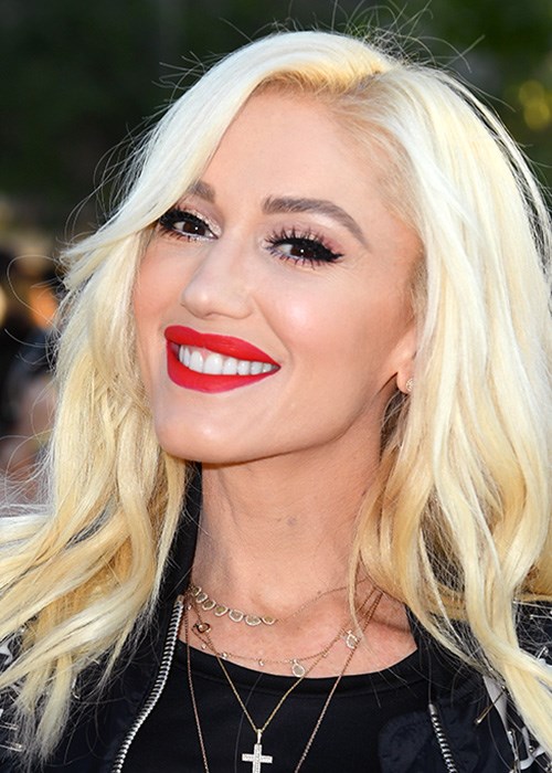 Gwen Stefani just posted a makeup-free selfie