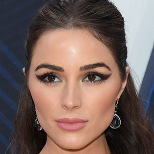 Olivia Culpo red carpet makeup