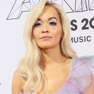 Rita Ora lilac makeup look