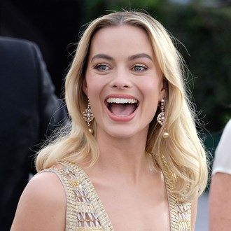 /media/30456/margot-robbie-mc-beauty-awards-s.jpg