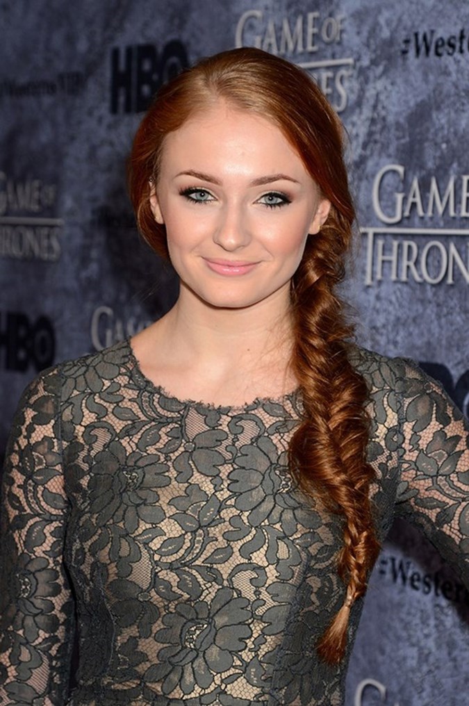 Your Definitive Guide To Sophie Turner's Best Beauty Looks Throughout The Years