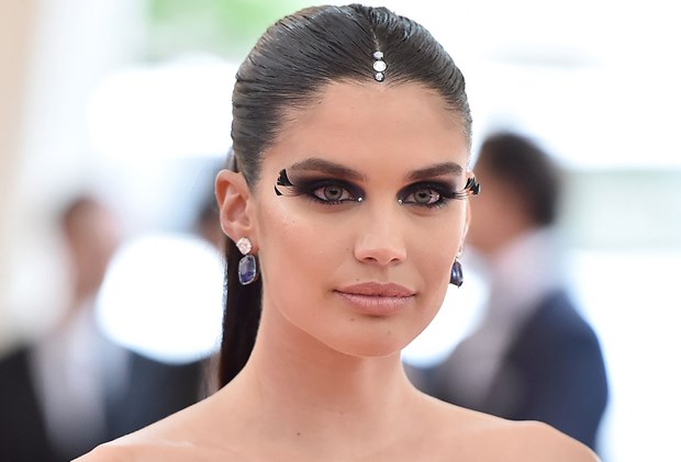 Met Gala 2019 False Lashes Celebrity Beauty Looks - Sara Sampaio