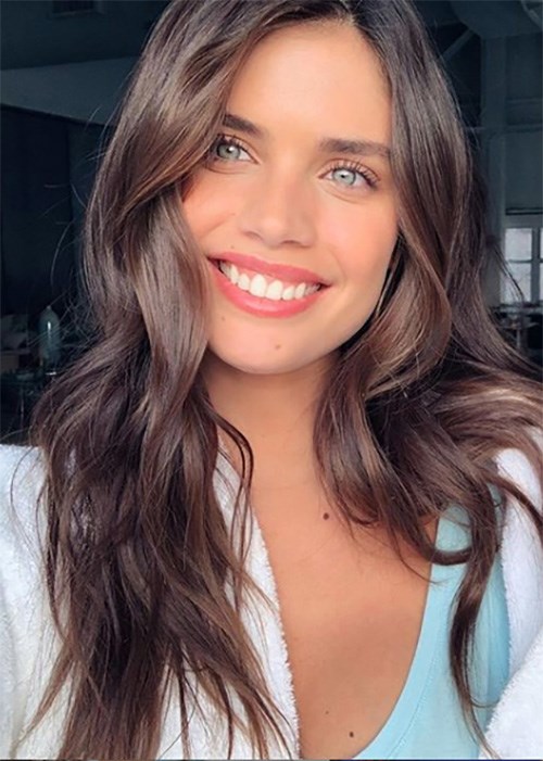 Sara Sampaio Just Showed Us The Grown-Up Way To Wear Glitter Eyeshadow