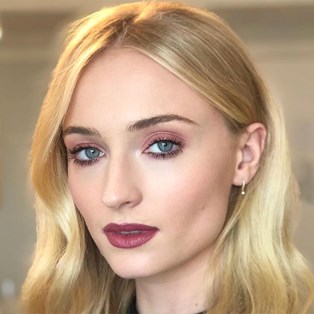 Sophie Turner X-men Dark Phoenix Tour - Best Hair Makeup Looks