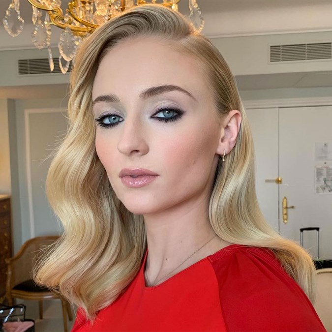 Sophie Turner X-men Dark Phoenix Tour - Best Hair Makeup Looks