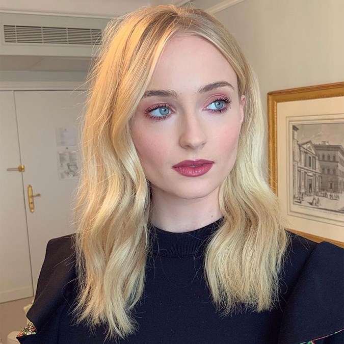 Sophie Turner X-men Dark Phoenix Tour - Best Hair Makeup Looks