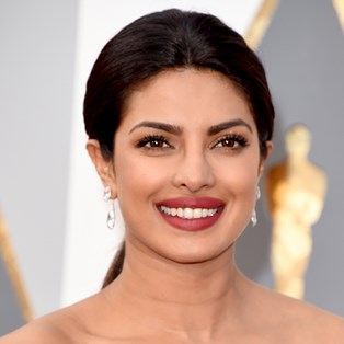 Priyanka Chopra’s Sophisticated Take On Pink Eyeshadow