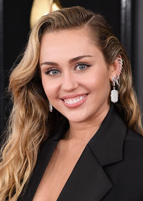 Miley Cyrus Just Shared A Selfie From Her Hospital Bed And Still Looks Stunning