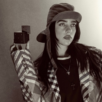 /media/68564/billie-eilish-perfume-australia-s.png